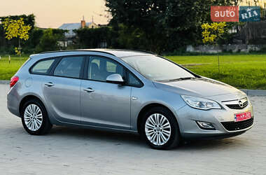 Универсал Opel Astra 2012 в 