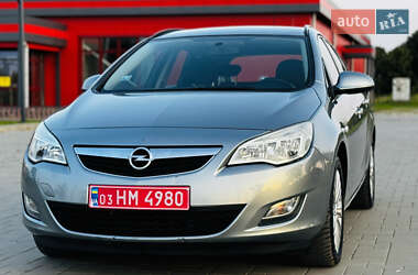 Универсал Opel Astra 2012 в 
