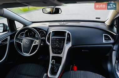 Универсал Opel Astra 2012 в 