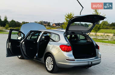Универсал Opel Astra 2012 в 
