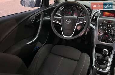 Универсал Opel Astra 2013 в 