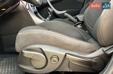 Универсал Opel Astra 2013 в 