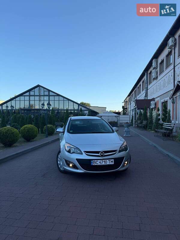 Универсал Opel Astra 2013 в Стрые