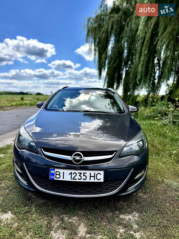 Универсал Opel Astra 2014 в Полтаве