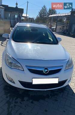 Универсал Opel Astra 2012 в 