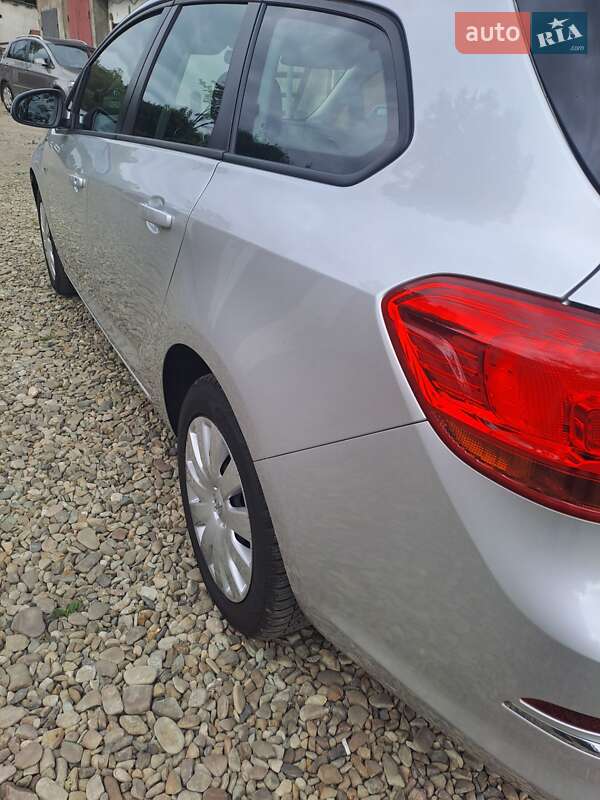 Универсал Opel Astra 2013 в Стрые