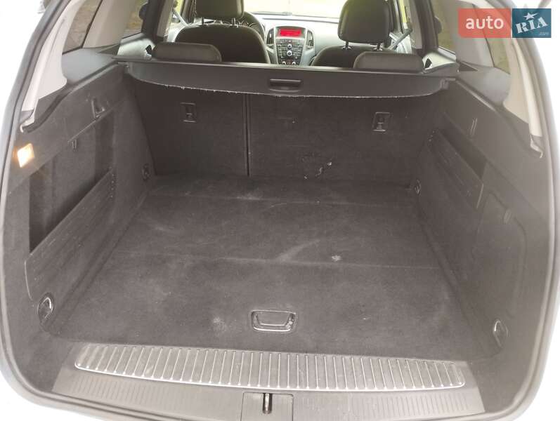 Универсал Opel Astra 2012 в Теофиполе
