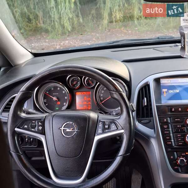 Универсал Opel Astra 2013 в Львове