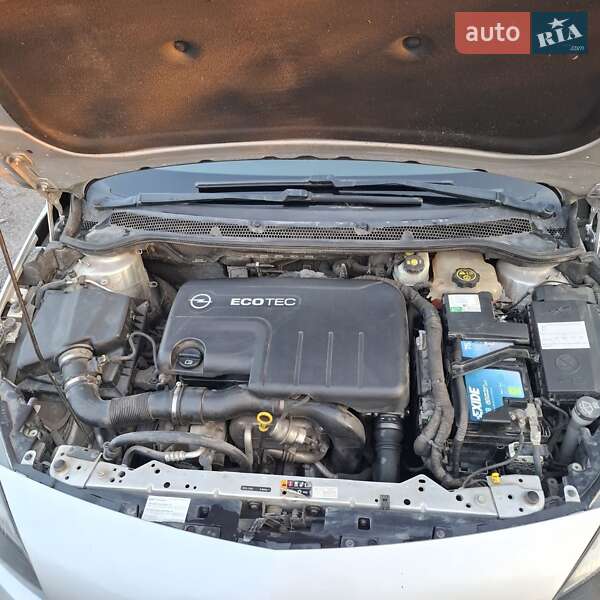 Универсал Opel Astra 2013 в Львове