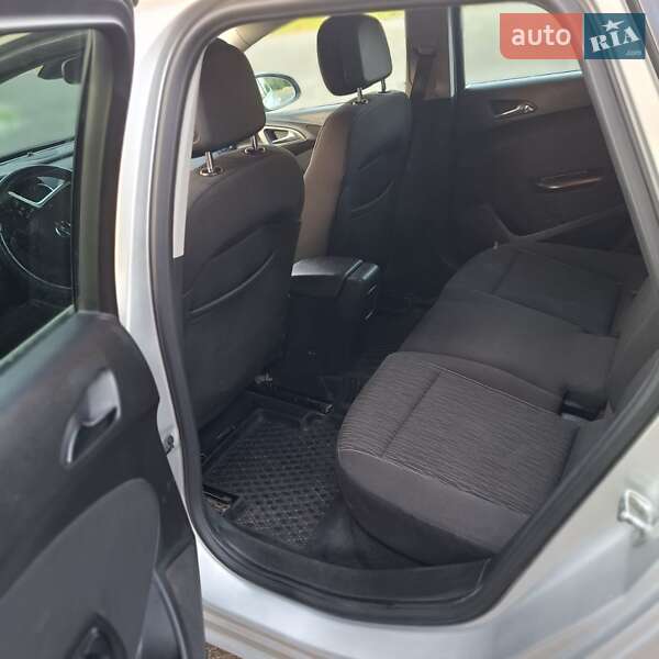 Универсал Opel Astra 2013 в Львове