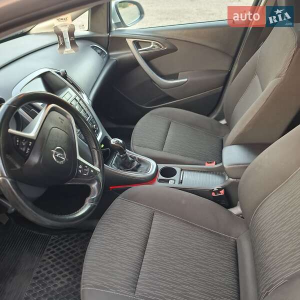 Универсал Opel Astra 2013 в Львове