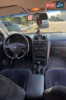 Хэтчбек Opel Astra 2001 в 