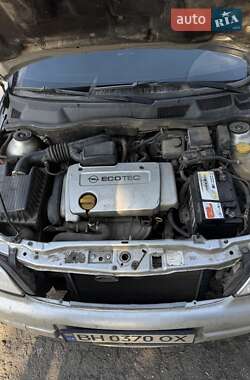 Хэтчбек Opel Astra 2001 в 
