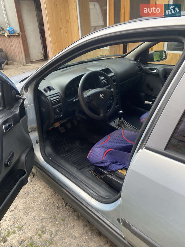 Седан Opel Astra 2004 в Луцке