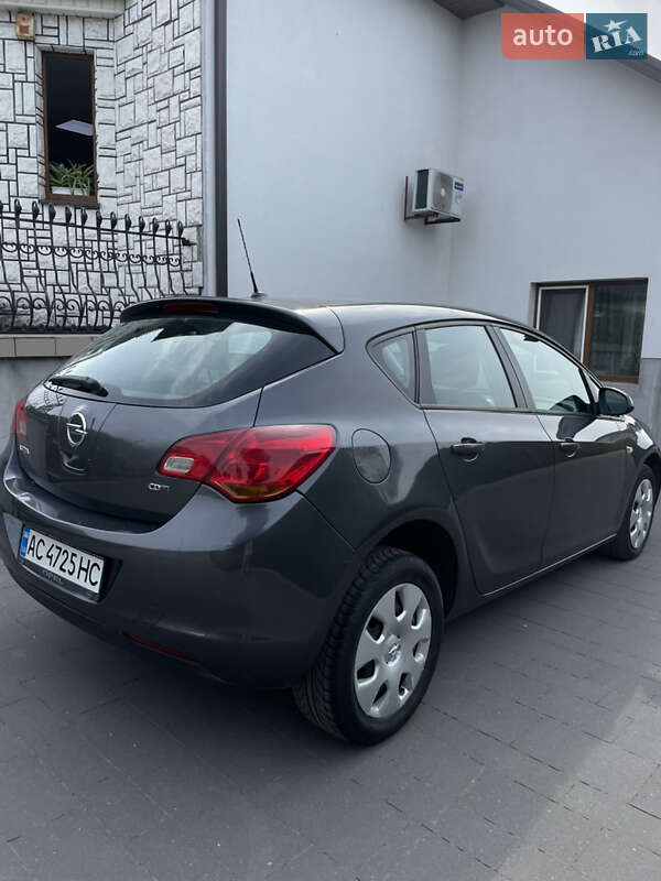 Хэтчбек Opel Astra 2012 в Киеве