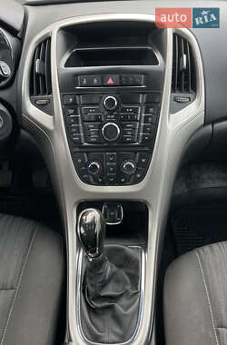 Хэтчбек Opel Astra 2012 в 