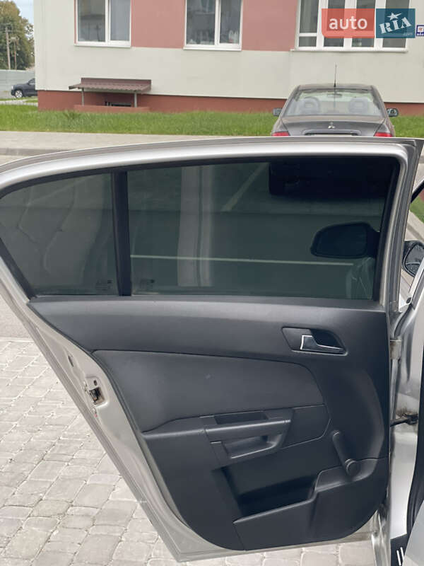 Хэтчбек Opel Astra 2007 в Виннице