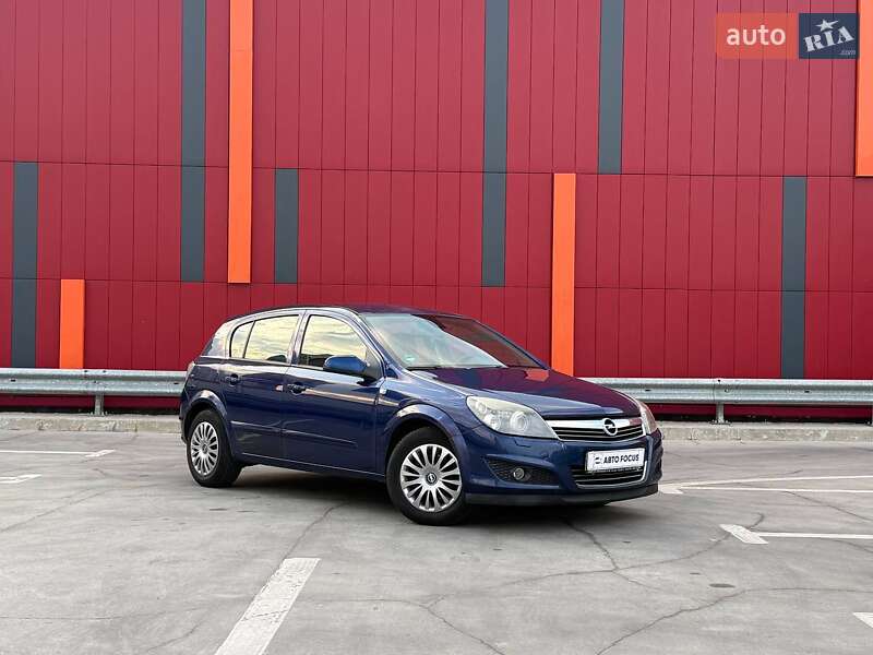 Хэтчбек Opel Astra 2008 в 