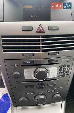 Хэтчбек Opel Astra 2006 в 