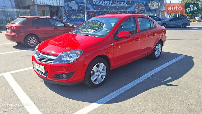 Седан Opel Astra 2013 в 