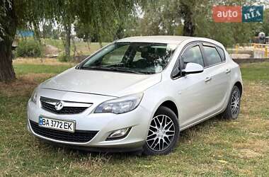 Хэтчбек Opel Astra 2012 в Александрие