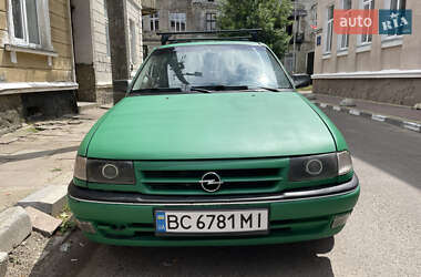 Хетчбек Opel Astra 1993 в Стрию