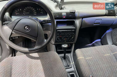Хэтчбек Opel Astra 1993 в 