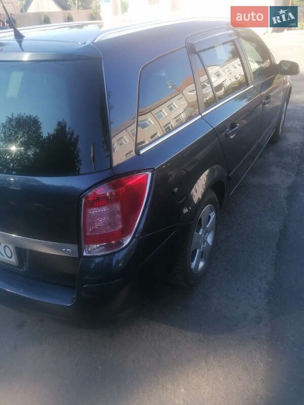 Универсал Opel Astra 2008 в Липовце