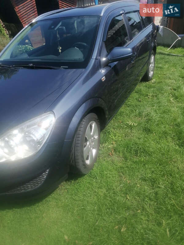 Универсал Opel Astra 2008 в Липовце