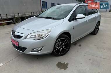 Універсал Opel Astra 2012 в Косові