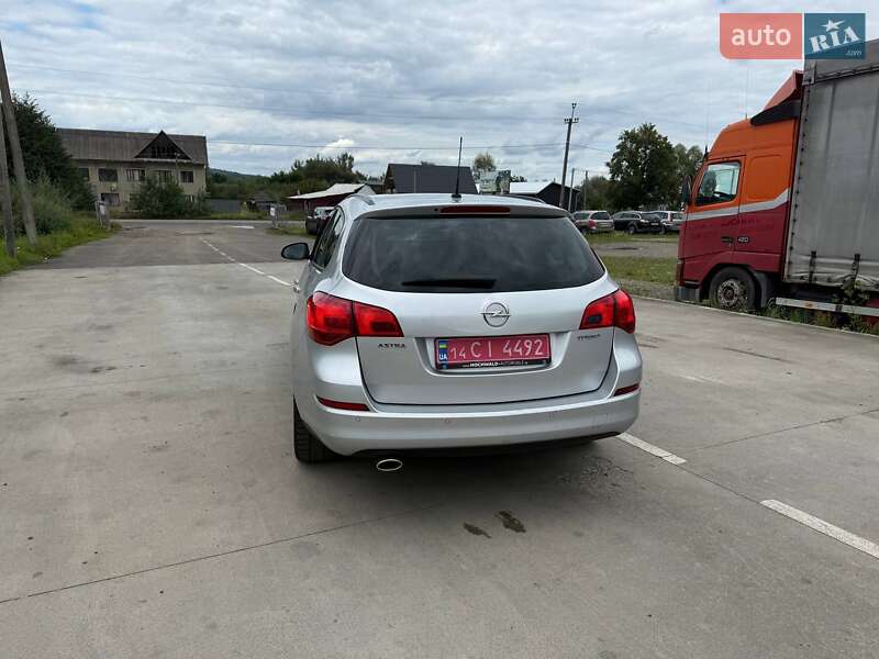 Универсал Opel Astra 2012 в Косове фото 13 Универсал Opel Astra 2012 в Косове