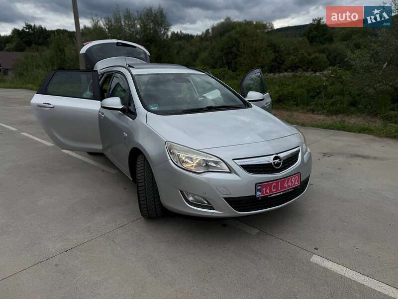 Универсал Opel Astra 2012 в Косове фото 28 Универсал Opel Astra 2012 в Косове