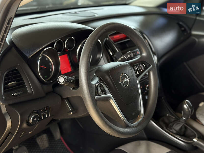 Универсал Opel Astra 2011 в Ивано-Франковске