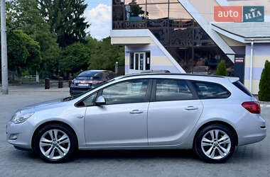 Универсал Opel Astra 2012 в 