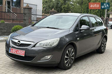 Універсал Opel Astra 2011 в Рівному