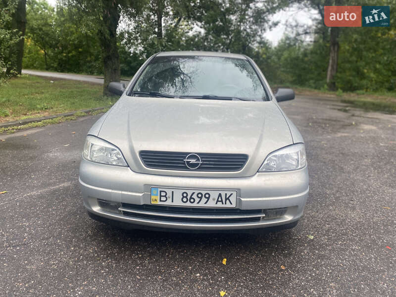 Седан Opel Astra 2006 в 