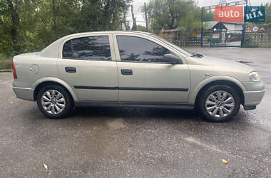 Седан Opel Astra 2006 в 