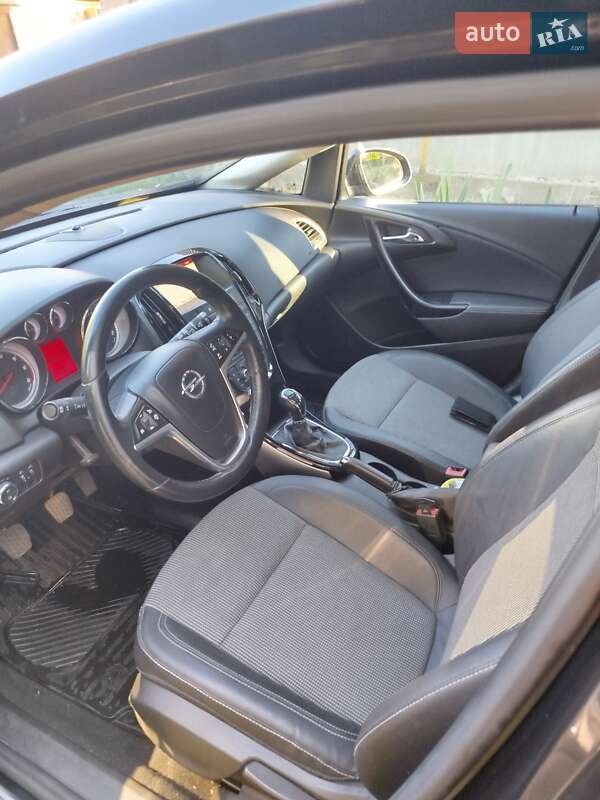 Хэтчбек Opel Astra 2015 в Смеле