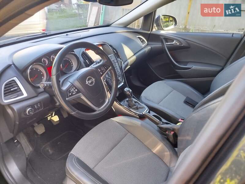 Хэтчбек Opel Astra 2015 в Смеле