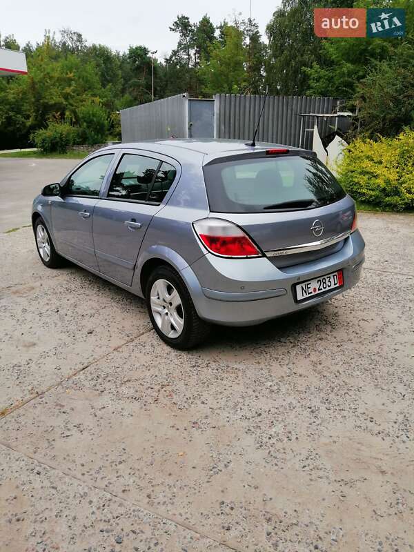 Хэтчбек Opel Astra 2009 в Василькове