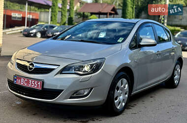 Хэтчбек Opel Astra 2011 в Ровно