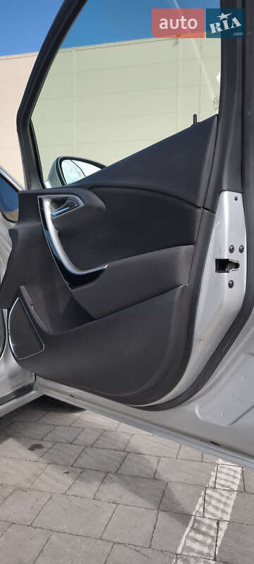 Хэтчбек Opel Astra 2011 в Львове