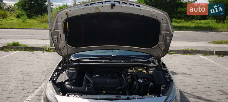 Хэтчбек Opel Astra 2011 в Львове
