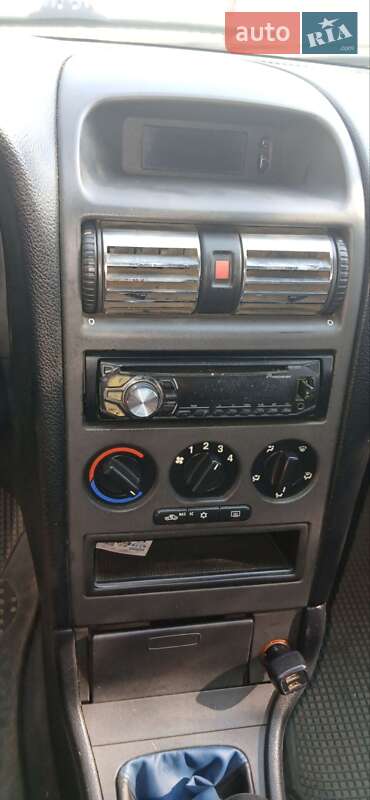 Универсал Opel Astra 2003 в Сарате
