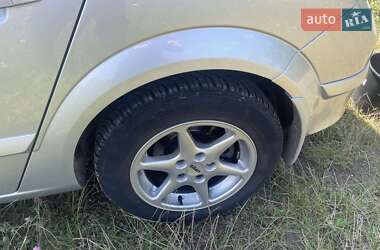 Хэтчбек Opel Astra 2004 в 