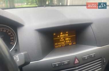 Хэтчбек Opel Astra 2004 в 