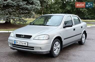 Седан Opel Astra 2008 в Ровно