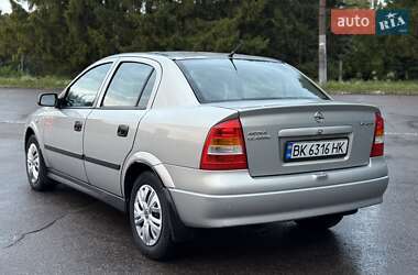 Седан Opel Astra 2008 в 
