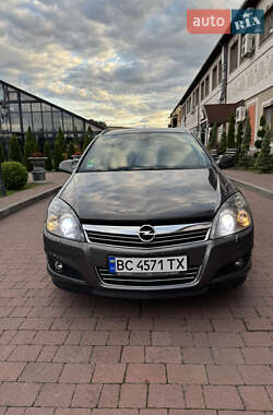 Универсал Opel Astra 2010 в 