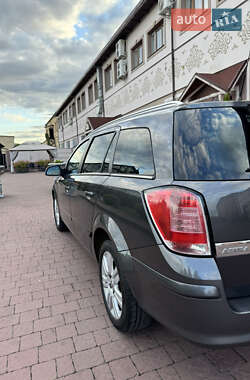 Универсал Opel Astra 2010 в 